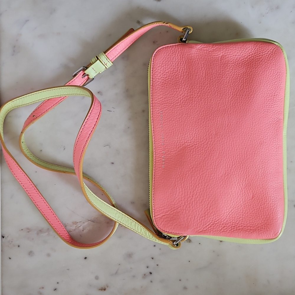 MARC BY MARC JACOBS: Pink And Lime Green Leather Crossbody Bag - Picture 4 of 15